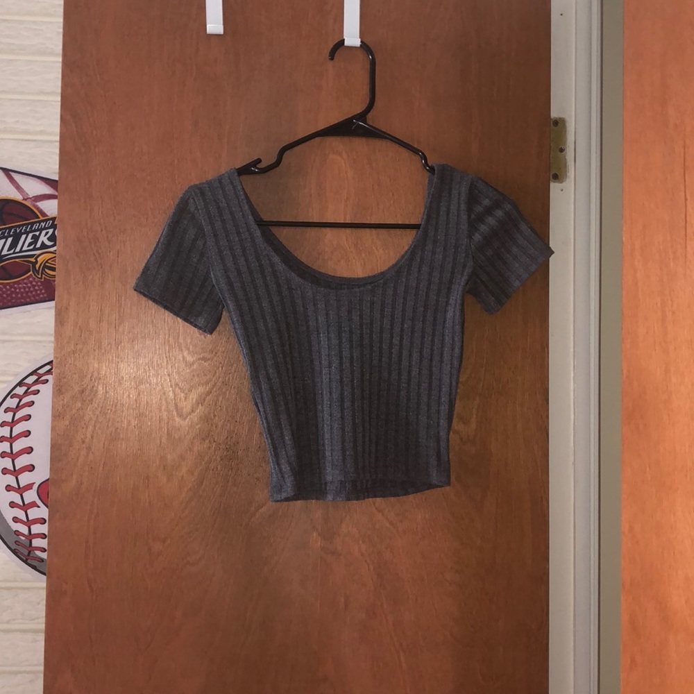 grey, hollister cropped top